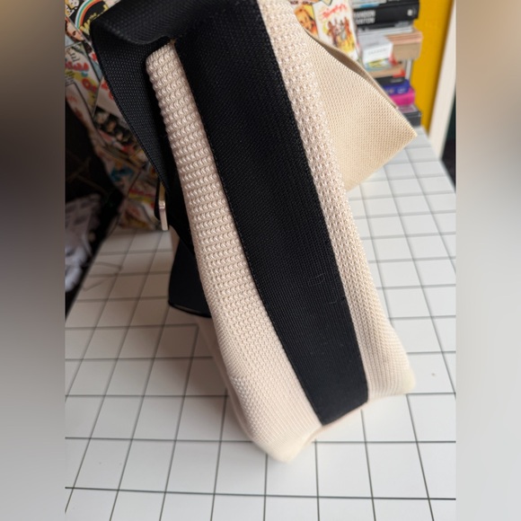 Pearl Rothy’s Bucket Bag - Picture 5 of 6